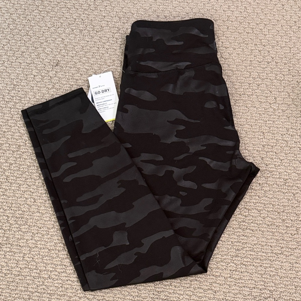 Old Navy Black Camouflage active wear leggings